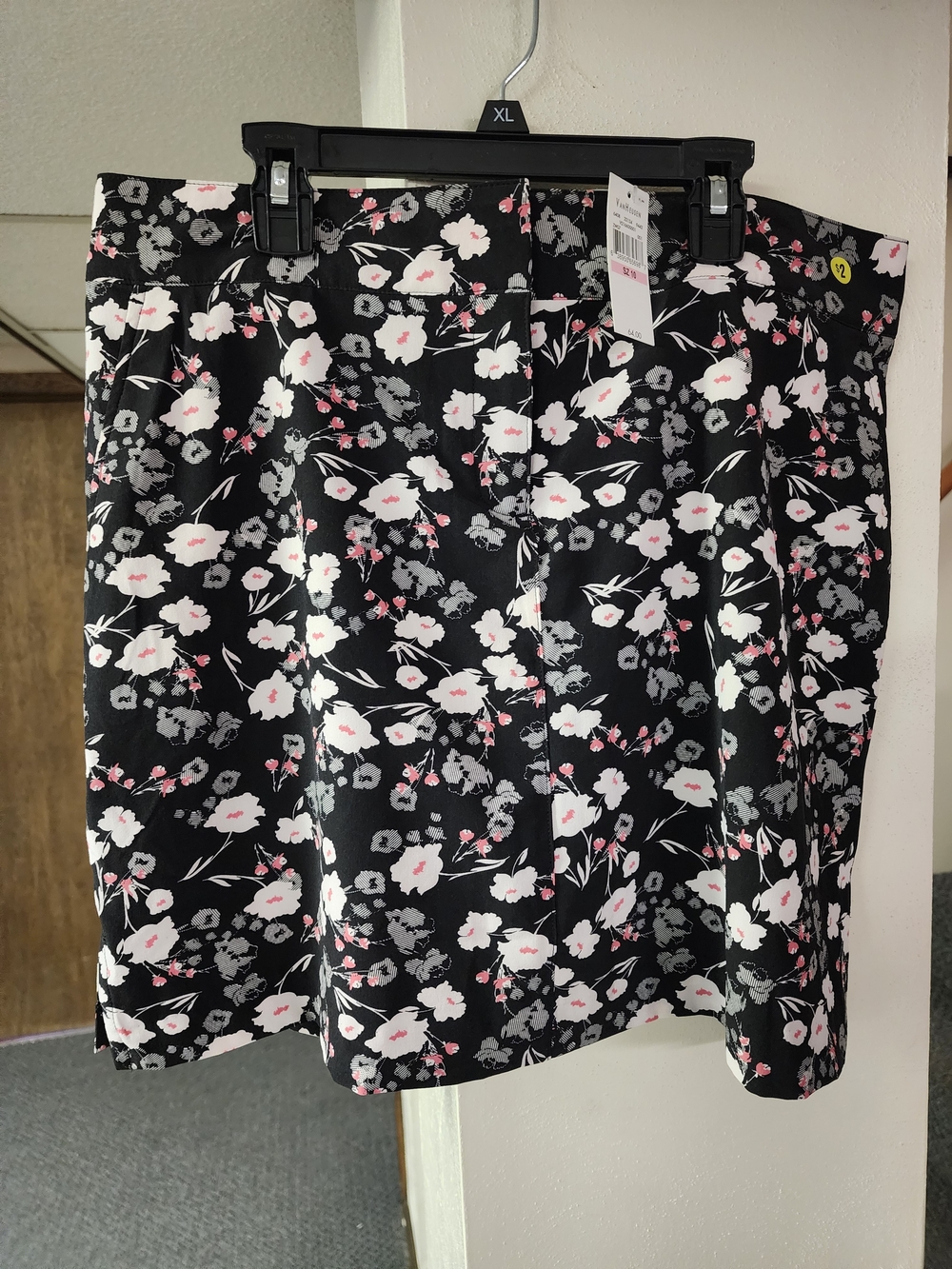 NWT Women's Black Floral Compression Golf Skort